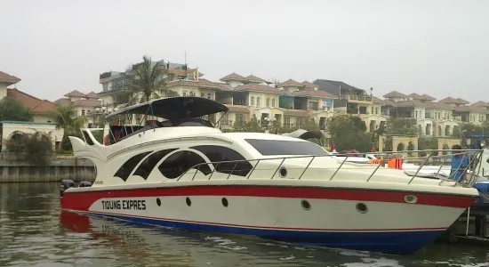 Speed boat