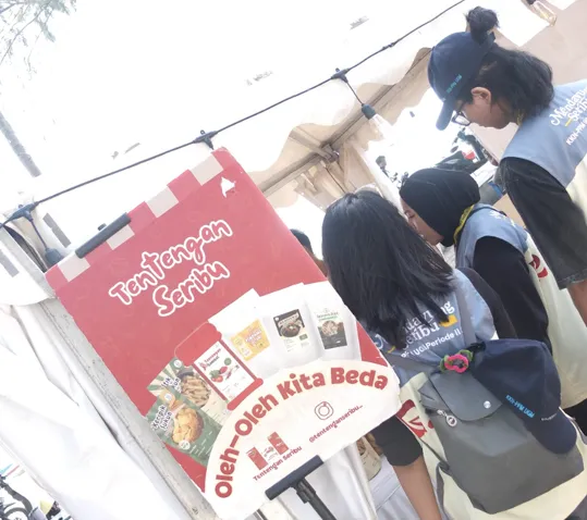 Stand Bazar UMKM Tentengan Seribu di Jembatan Cinta Stand Bazar UMKM Tentengan Seribu di Jembatan Cinta